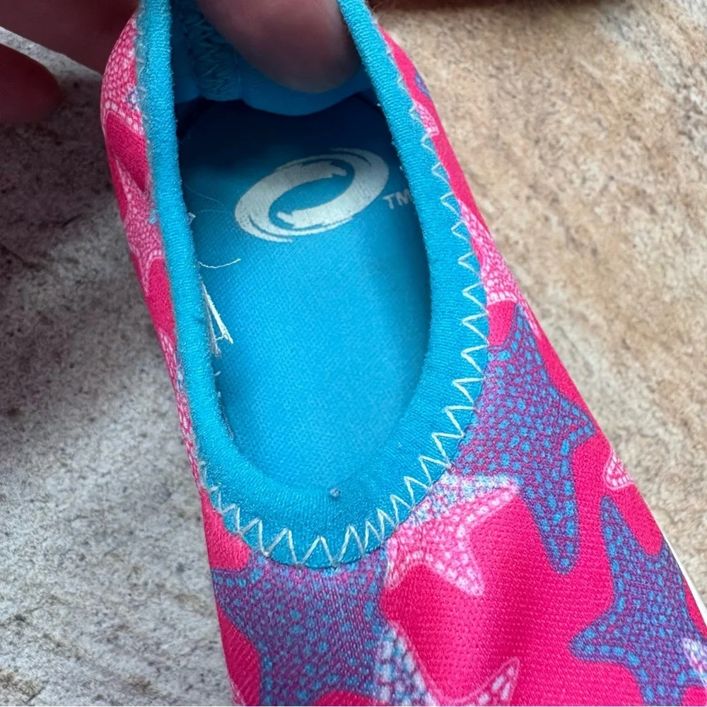 Pink white blue water shoes size 7 Preowned Good Condition